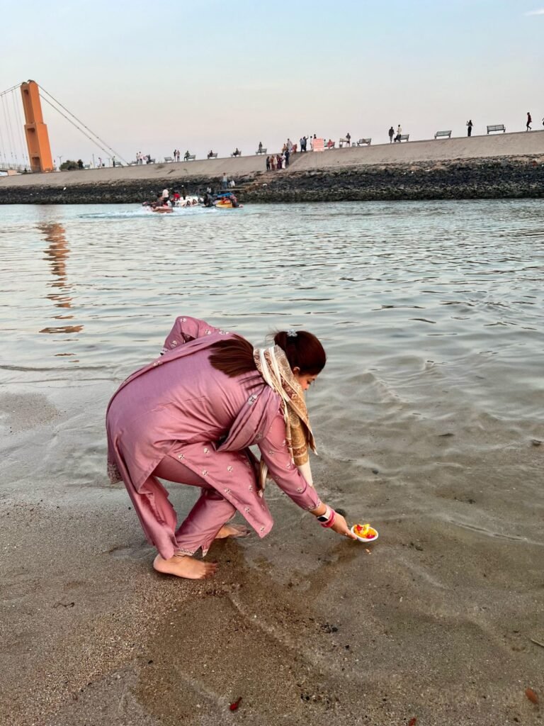 <strong>स्नेहा वाघ ने परिवार के साथ आध्यात्मिक यात्रा का आनंद लिया, गुजरात की सुंदरता में खोई</strong> 2 img 20231229 wa00964164150989420437234