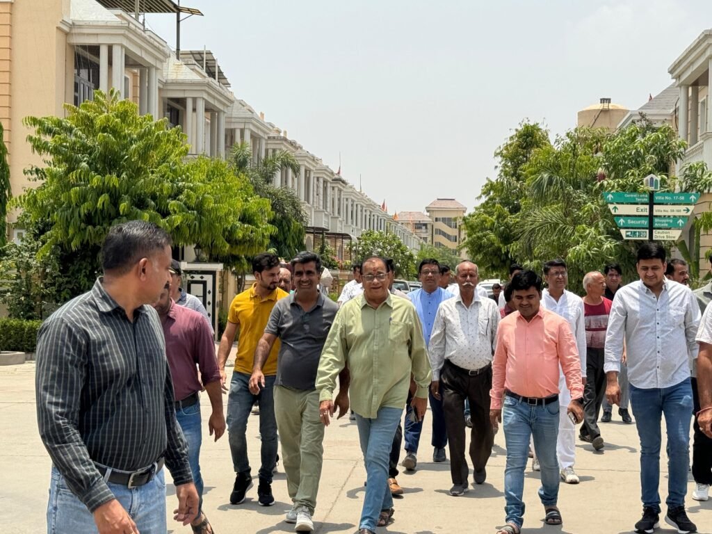 कालवाड़ रोड स्थित कृष्णा कुंज सोसाइटी में चुनावी रणभूमि, मतभेदों के बीच मतदाताओं में उत्साह 3 WhatsApp Image 2024 05 17 at 17.06.47