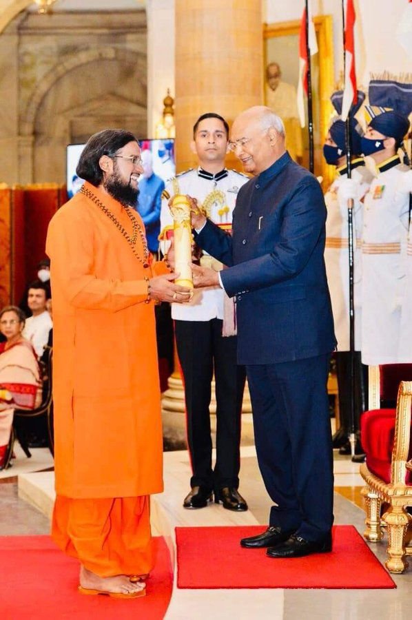 पद्मश्री गुरु ब्रह्मेशान्दाचार्य भी हुए कायल, उदयपुर के इस लड़के की कलाकारी देख आप भी कहेंगे वाह! 2 20240831 1213546770192758205215709