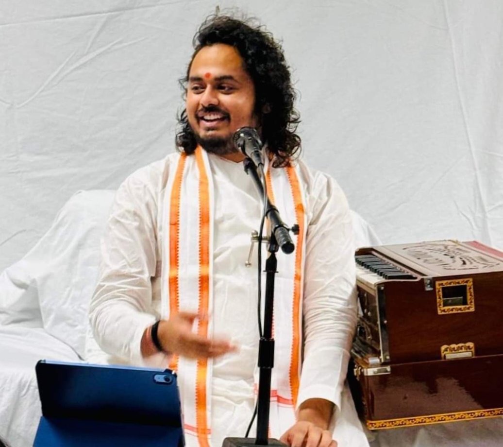 अमेरिका में गूंजा सनातन धर्म का जयघोष, युवाचार्य अभयदास जी का ऐतिहासिक दौरा! 1 IMG 20240922 101607