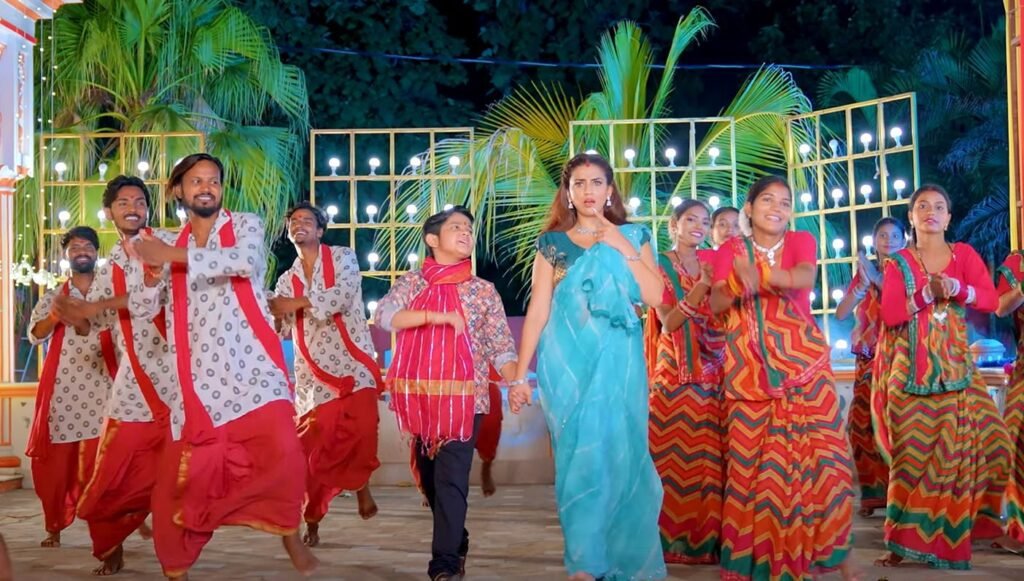 सुपरस्टार अक्षरा सिंह और आर्यन बाबू का देवी गीत "देवर साथे दर्शन माई के" हुआ वायरल 3 img 20240927 wa00283805008631203115979