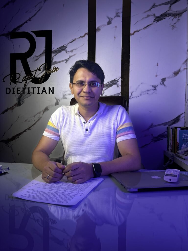 30 लड़कियों के बीच अकेला लड़का! होम साइंस का ये इस स्टूडेंट ने तोड़ दी सारी बंदिशें, डाइटीशियन रजत जैन की कहानी सुनकर रह जाएंगे हैरान 3 wp image4434757058491375172