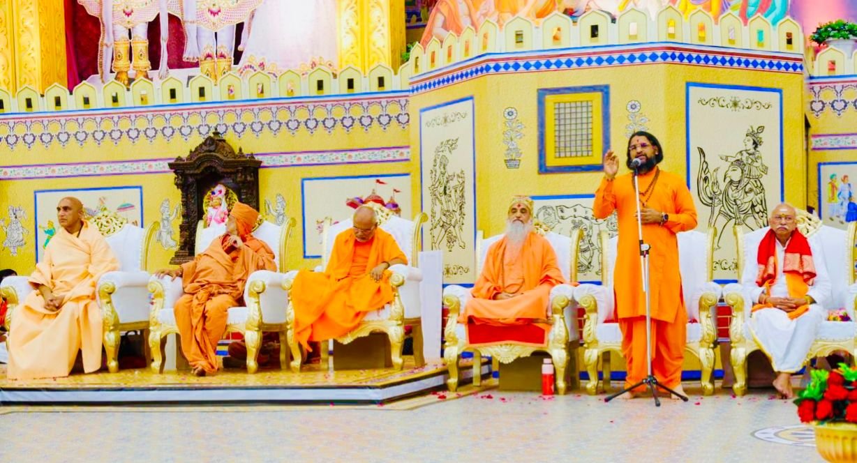 गुजरात में संतों का संगम! सद्गुरु ब्रह्मेशानंदाचार्य ने दिया कुटुम्ब परंपरा का संदेश 1 IMG 20241111 WA0025