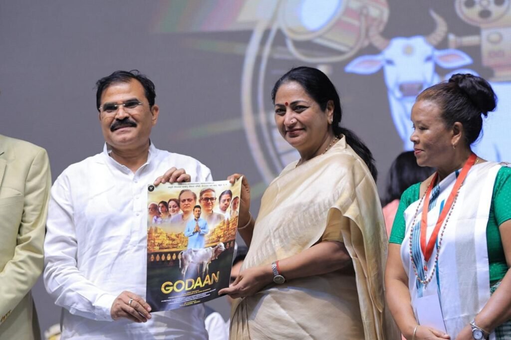 CM रेखा गुप्ता ने दिल्ली में लॉन्च किया फिल्म 'गोदान' का पोस्टर; गाय की महिमा पर बनी फिल्म में मनोज जोशी और उपासना सिंह की वापसी 2 img 20251004 wa00262280894729579969524